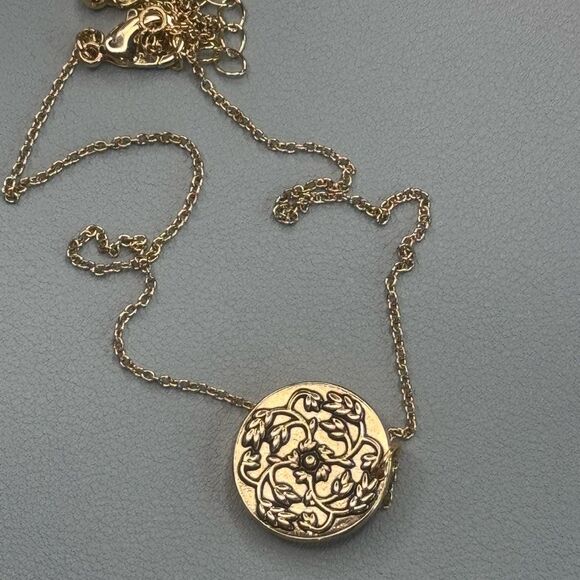 Gold Tone Initial " E " Rhinestone Medallion Pendant Necklace - Picture 7 of 7